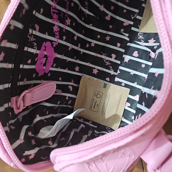 BETSEY JOHNSON PINK EMBOSSED BUTTERFLY BARREL CROSSBODY w/FLUFFY HEART TASSEL - Picture 9 of 10